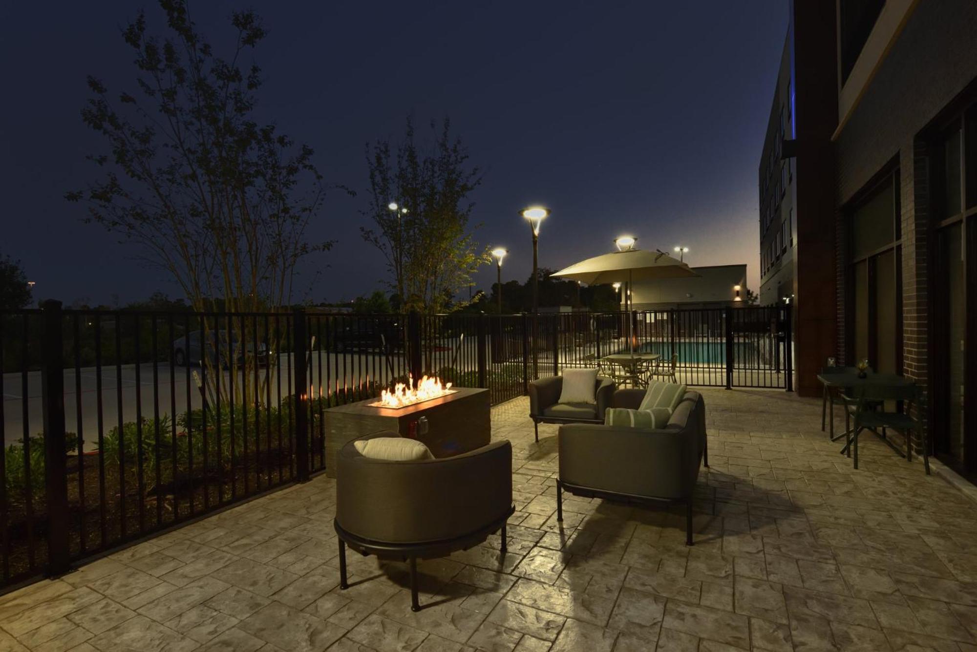 Holiday Inn Express & Suites Spring - Woodlands Area By Ihg Exterior photo