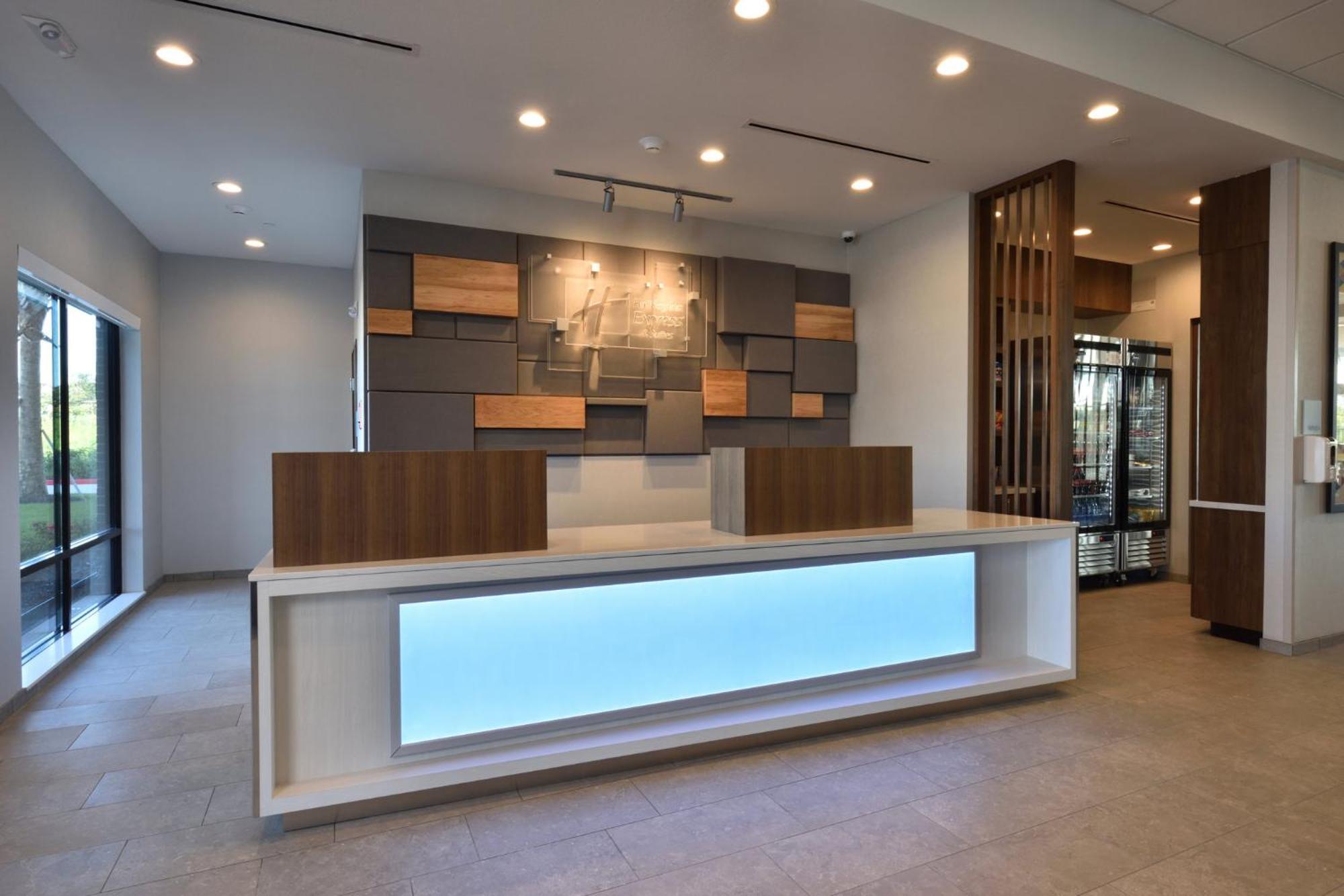 Holiday Inn Express & Suites Spring - Woodlands Area By Ihg Exterior photo
